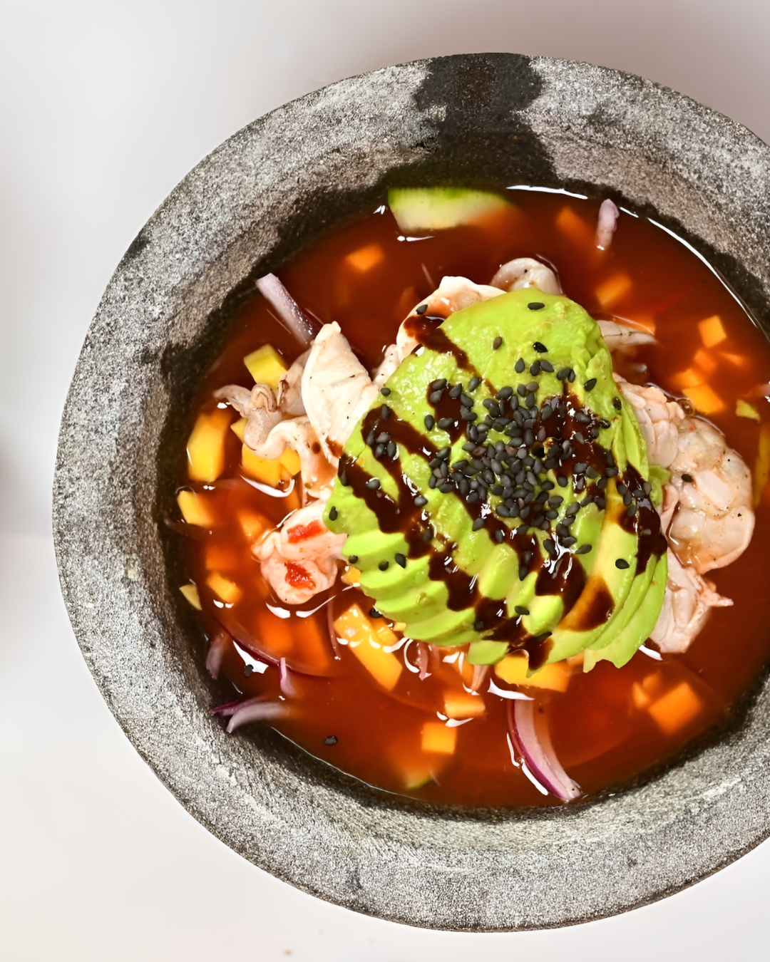 Aguachile de camarón y mango con aceite de ajonjolí, chips de malanga / Foto cortesía de Club Fotográfico de Reu