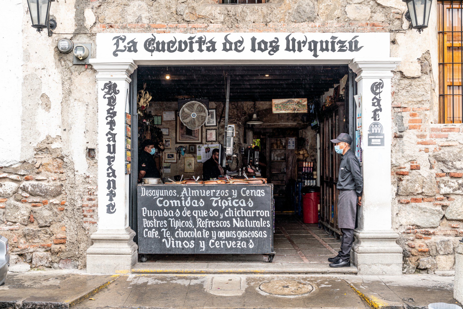 la-cuevita-de-los-urquizu-restaurante-antigua-guatemala