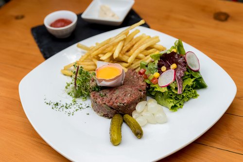 Como-Como-Restaurante-Belga-Antigua-Guatemala- Filet-Americain.jpg