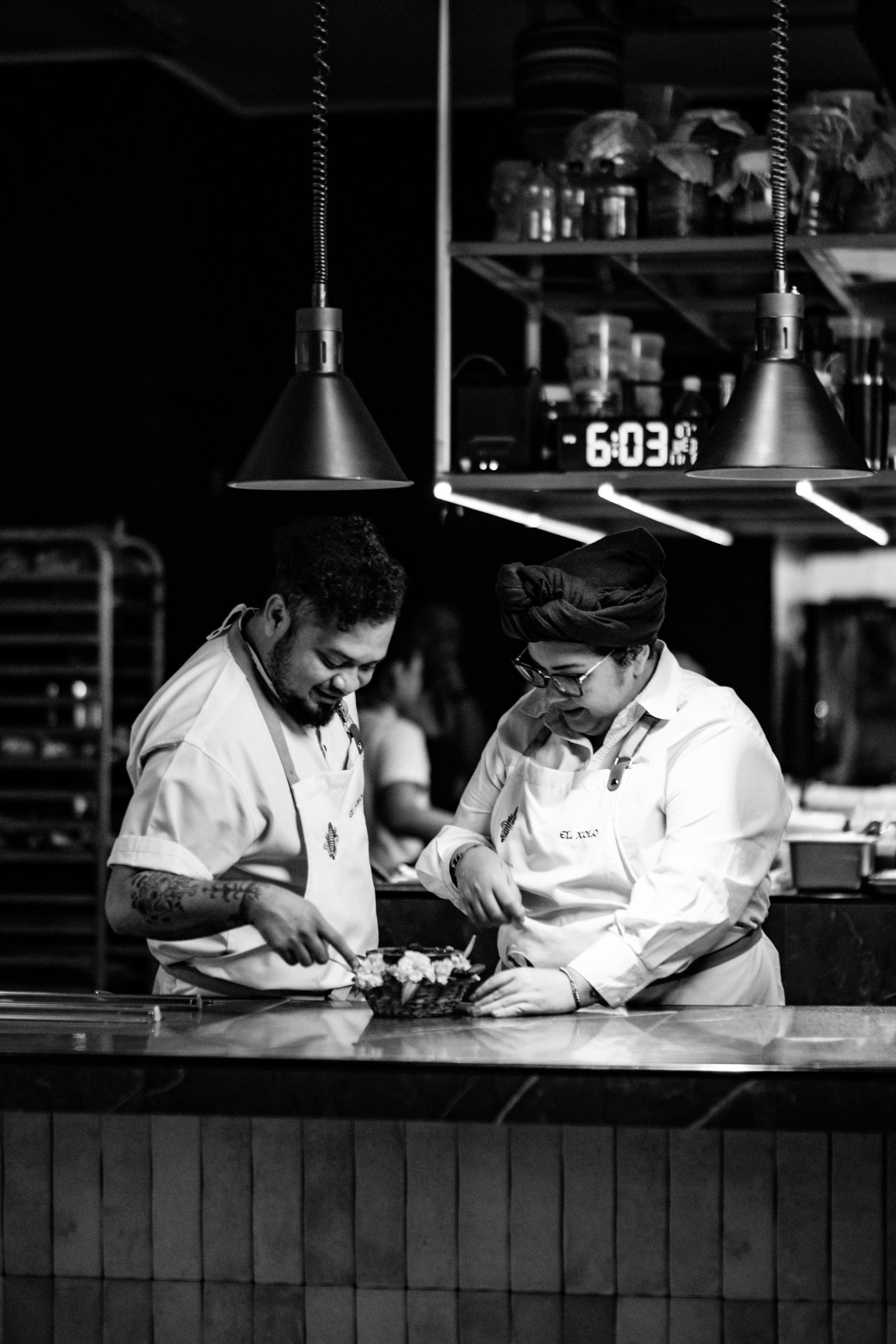 Los chefs Alexander Herrera y Gracia María Navarro de El Xolo en San Salvador