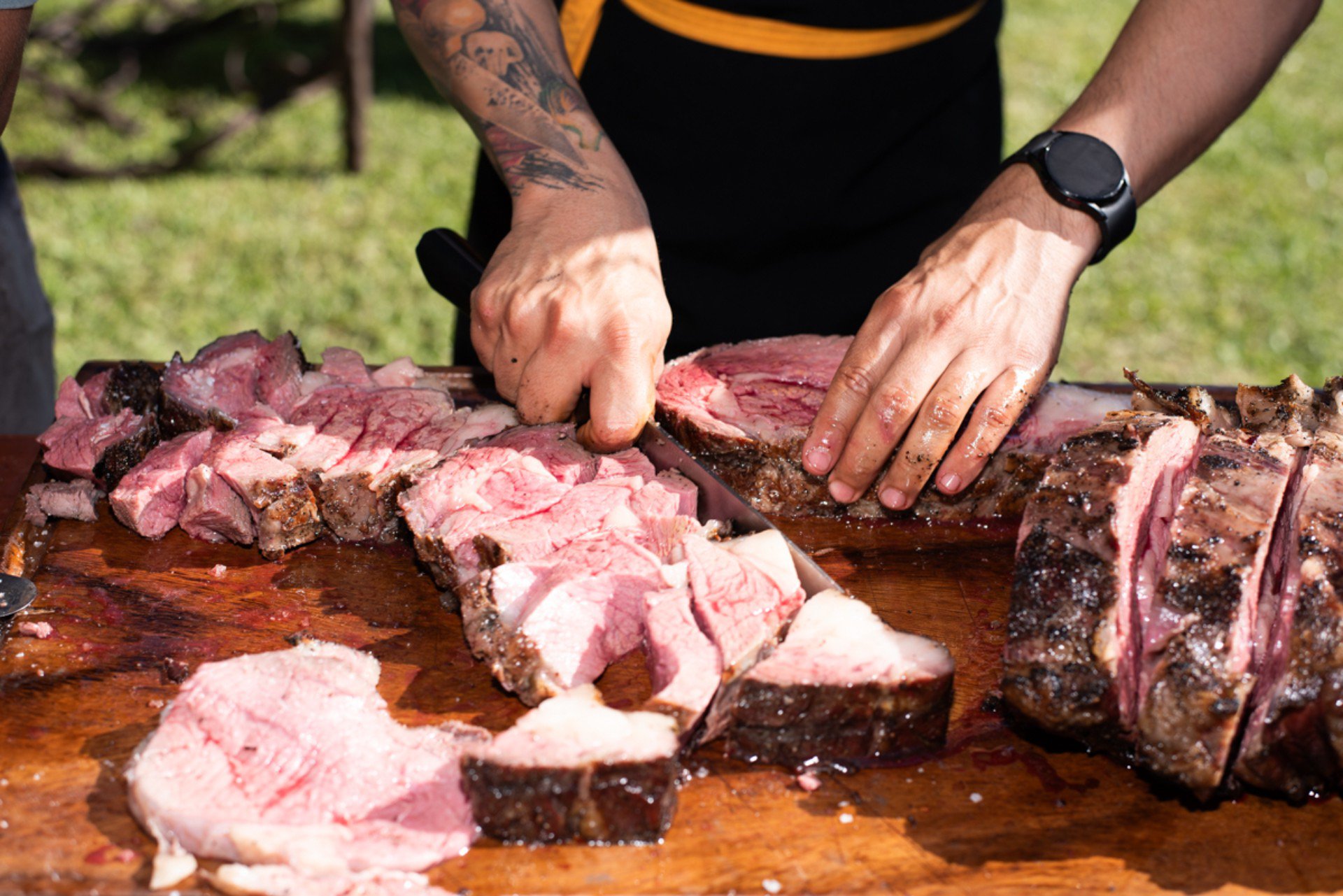 Corte de Rib Eye por el chef guatemalteco Jorge Peralta de Kinnik