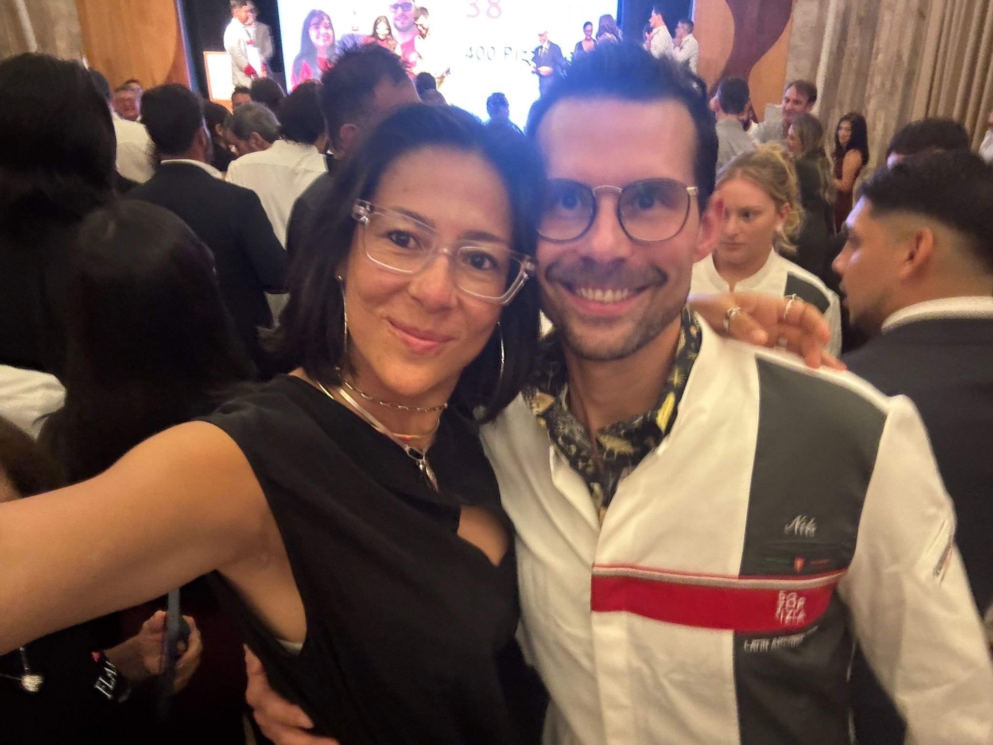 Marta Méndez y Nils Saubes durante la premiación de 50 Top Pizza en Rio de Janeiro, Brasil