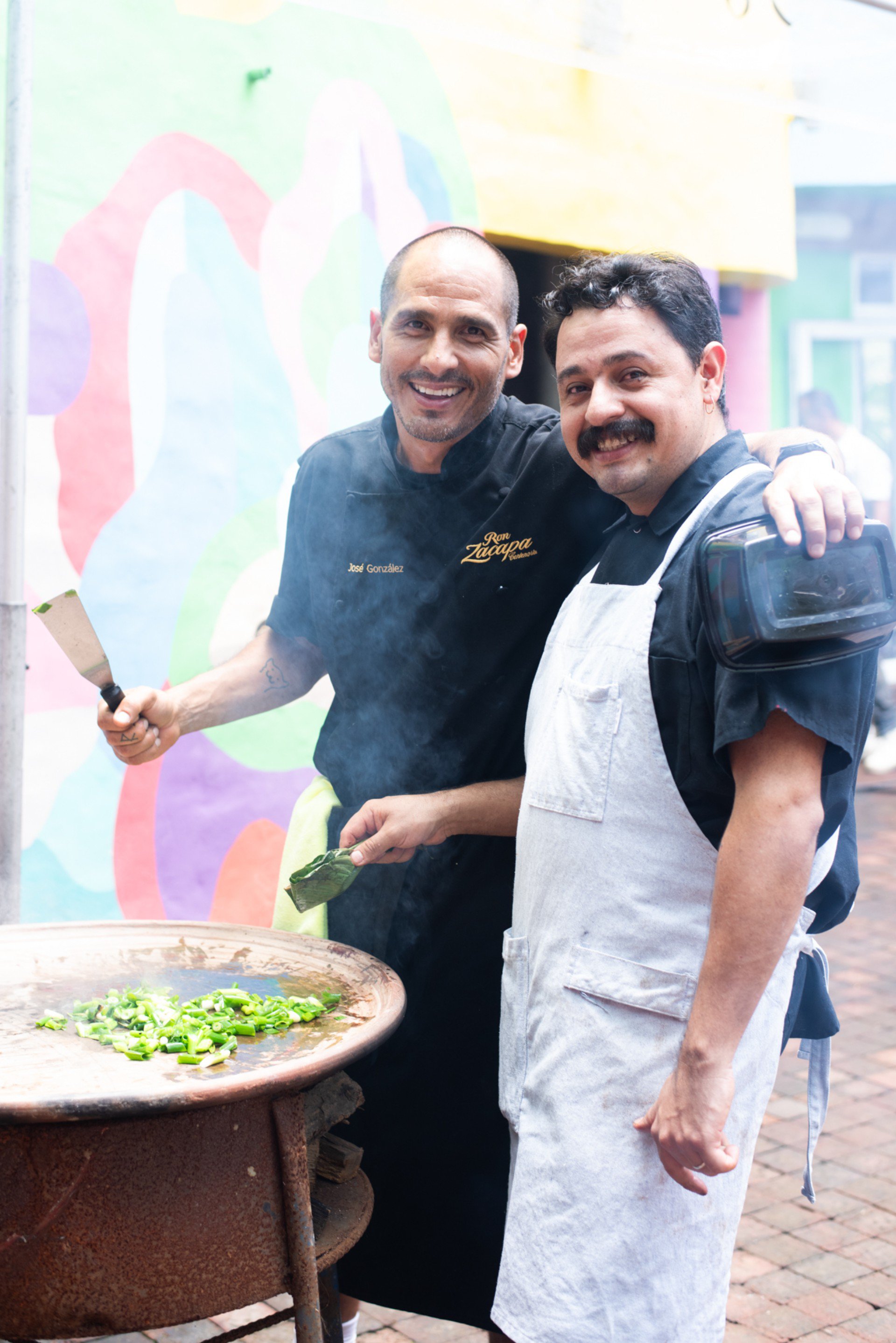 Los chefs José González de Al Mercat y Néstor Sical de La Frutería