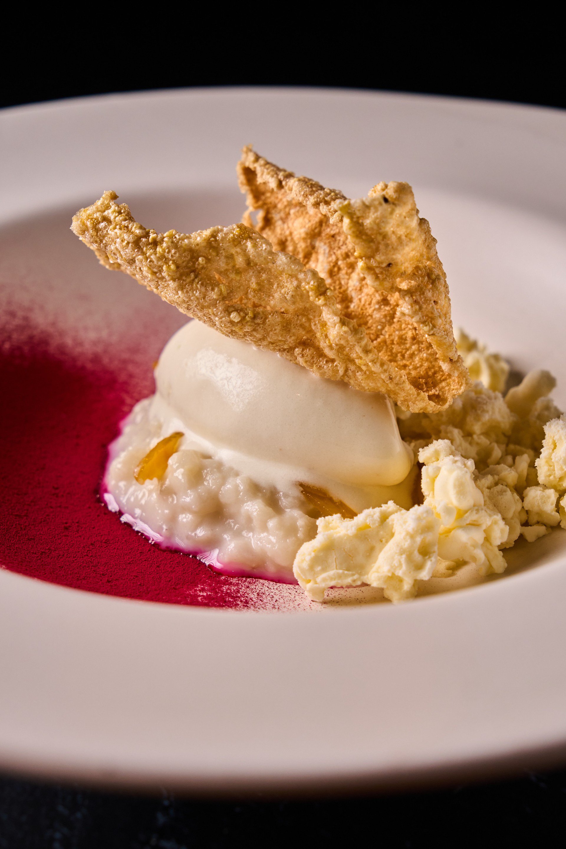 Helado de morocho con crocante de mashua y polvo de remolacha / Imagenes cortesía de Sociedad Tartar