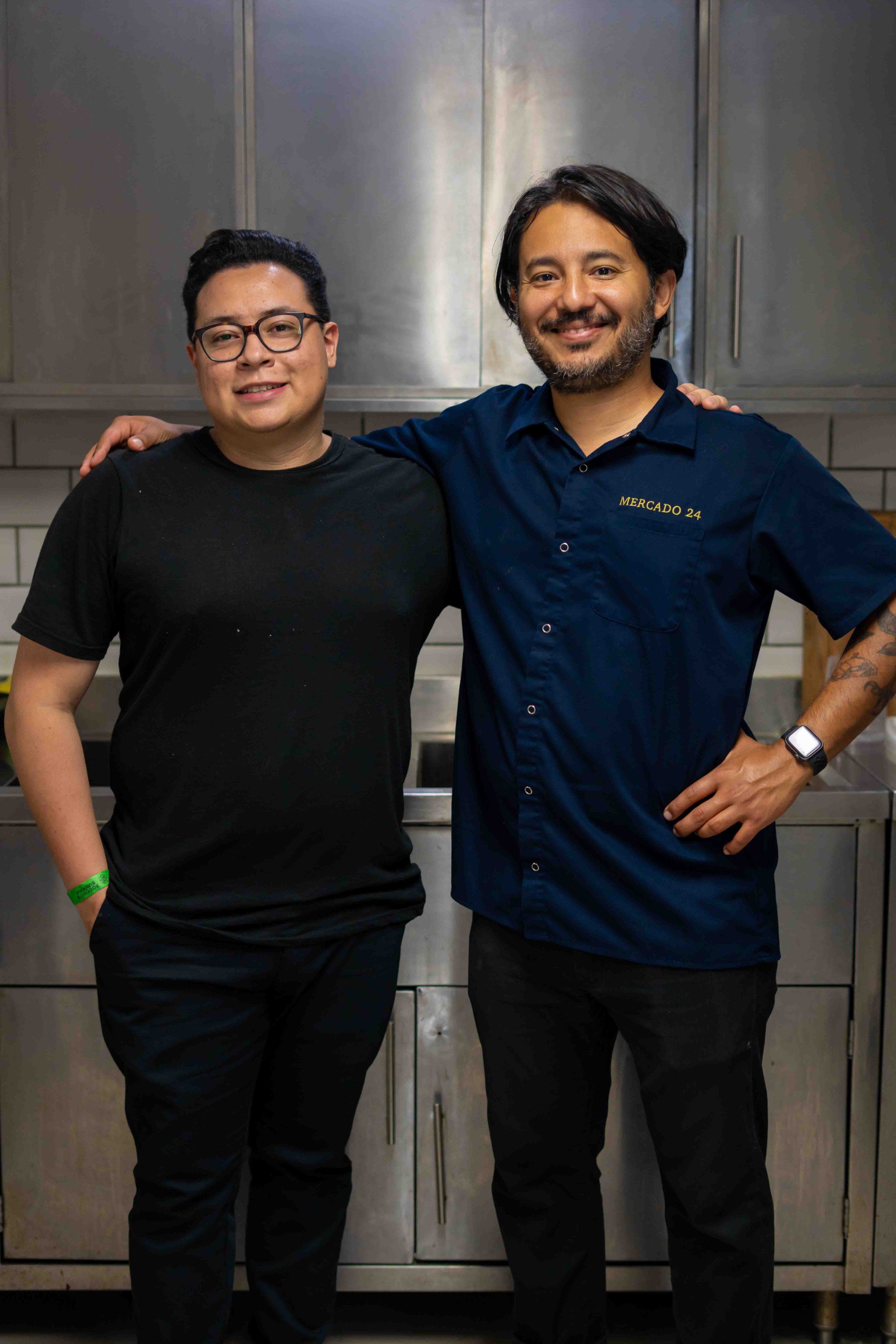 Los chefs Daniel Núñez de Nómada y Pablo Díaz de Nómada en San Salvador y Mercado 24 en Ciudad de Guatemala