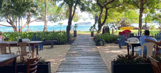 claudioygloria-playasdelcoco-guanacaste-restaurante-vista1.jpeg