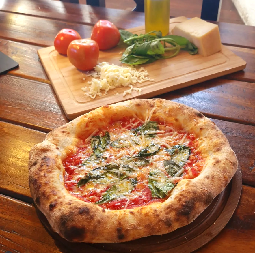 La-familia-pizzería-Antigua-Guatemala