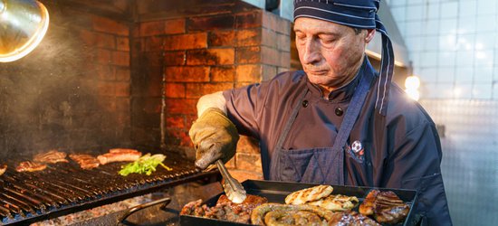 mister-menu-revista-foodie-gastronomía-guate-restaurantes-comida-ni21tamal-centro-america-capital-ciudad-media-cancha-jorge-villagran-guatemala-cerveza-modelo 12.jpg