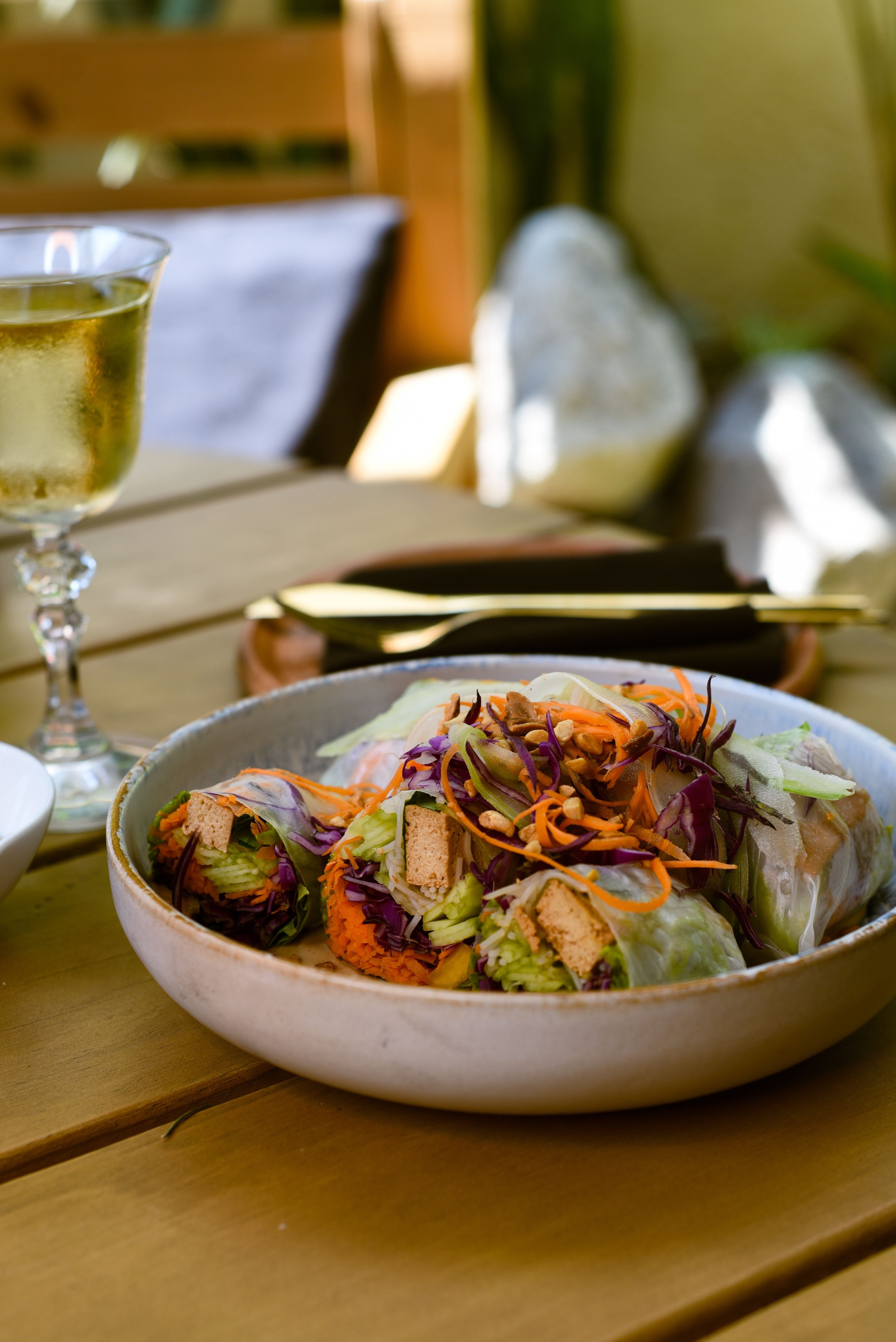 Rollitos Primavera con Aderezo de Maní